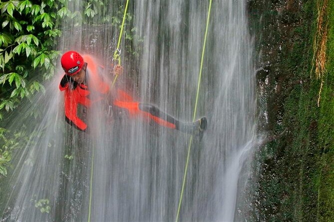 3Hrs Intermediate Canyoning in North Bali (Pickup, Lunch & GoPro) - Who should book this canyoning trip?