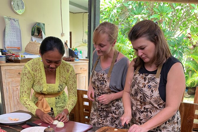 5 Star Private Cooking Class Experience in Bali, Lunch Included - Arriving for refreshments and a menu chat