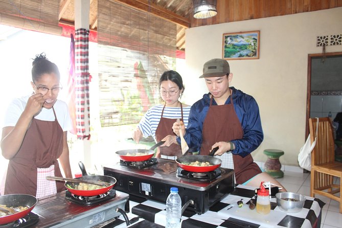 Afternoon Cooking Class & Making Bali Offering with Dinner - Dinner at the family house