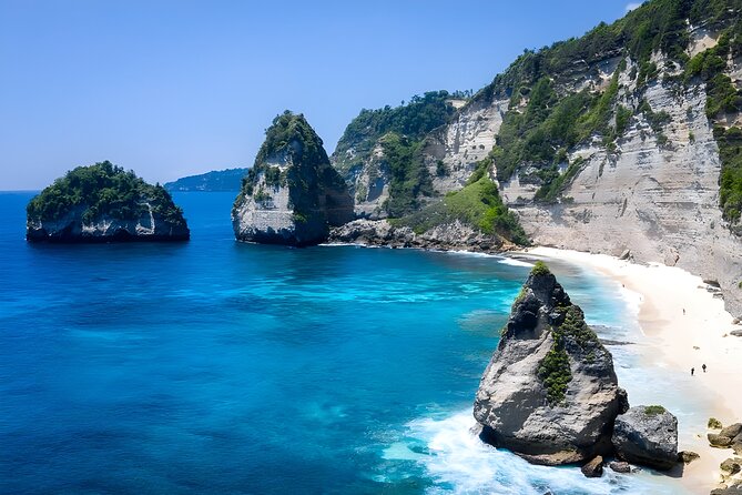 All inclusive Two Days and One Night on Nusa Penida Island - Day one: Broken Beach and the western cliffs