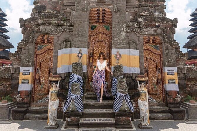 Bali: Bedugul Temple, Banyumala Waterfall, UNESCO Rice Terrace - The morning drive to Ulun Danu Bratan