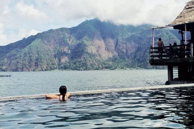 Bali day trip : Batur Sunrise Hike and Hot Spring All inclusive - The 1:30 am pickup from Kuta