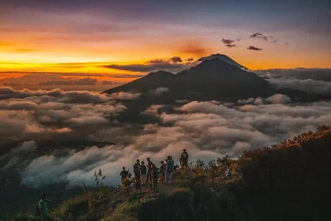Bali day trip : Batur Sunrise Hike and Hot Spring All inclusive - Mount Batur before sunrise