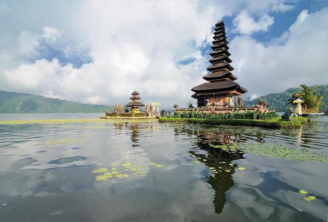 Bali Jungle Trekking and Lake Canoeing Tour - Wanagiri Peak sets the scene