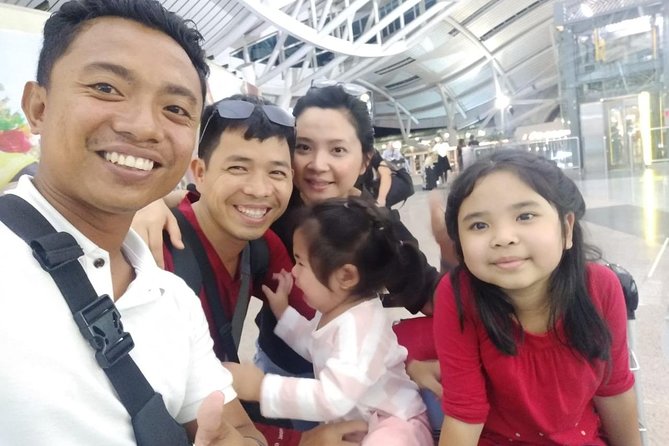 Bali Private arrival airport transfer - The first meeting and the walk to the car
