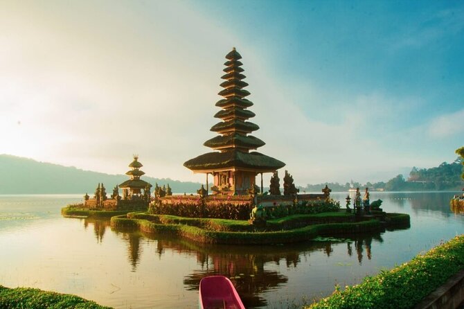 Bali Private Tour: Handara Iconic Gate, Watefall and Temple - Ulun Danu Beratan Temple beside Lake Beratan
