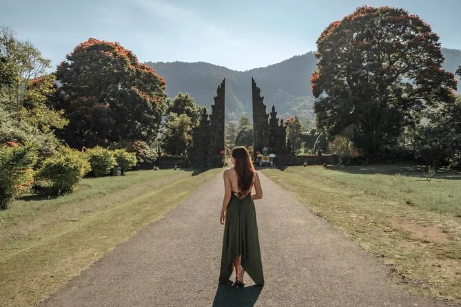 Bali Private Tour: Handara Iconic Gate, Watefall and Temple - Guides who add more than driving