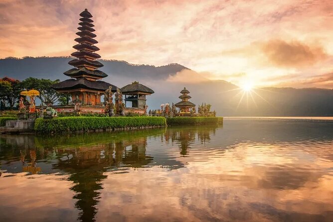 Bali Private Tour: Handara Iconic Gate, Watefall and Temple - Timing, weather, and comfort