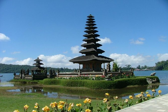 Bali Private Tour: Ulun danu Temple, Iconic Handara Gate & Tanah lot sunset. - Ulun Danu Bratan and Beratan Lake: the scenic heart of the route
