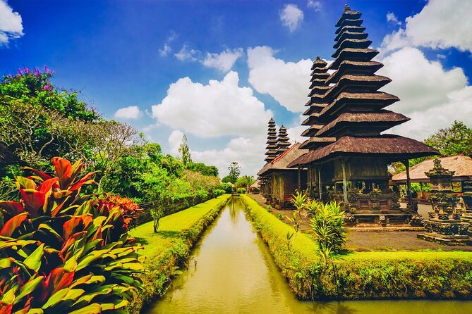 Bali Private Tour: Ulun danu Temple, Iconic Handara Gate & Tanah lot sunset. - What the driver adds to the experience
