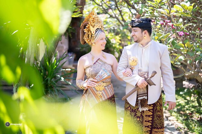 Bali Professional Photoshoot in Traditional Dress Outfit - Inside the traditional Balinese house studio