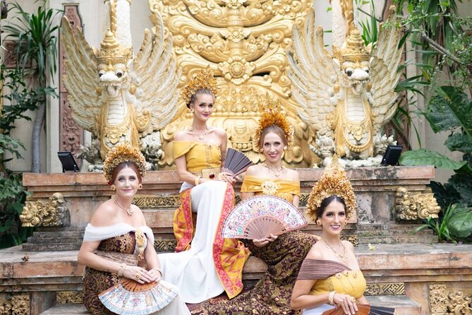 Bali Professional Photoshoot in Traditional Dress Outfit - How the photographer helps you pose
