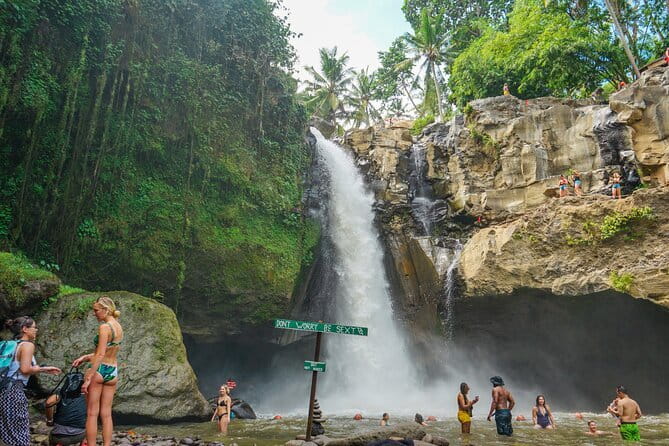 Bali Rafting : Bali Family Rafting in Ubud and Ubud Private Tour - Tegalalang Rice Terrace: a short walk with big views