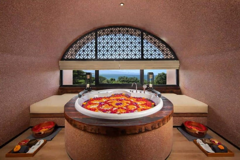 Bali/Sanur: Spa and Bath Experiences at Svaha Spa Sanur - A romantic flower bath for two