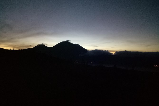 Bali Sunrise Trekking and Natural Hot spring Tour - Sunrise and breakfast at the summit