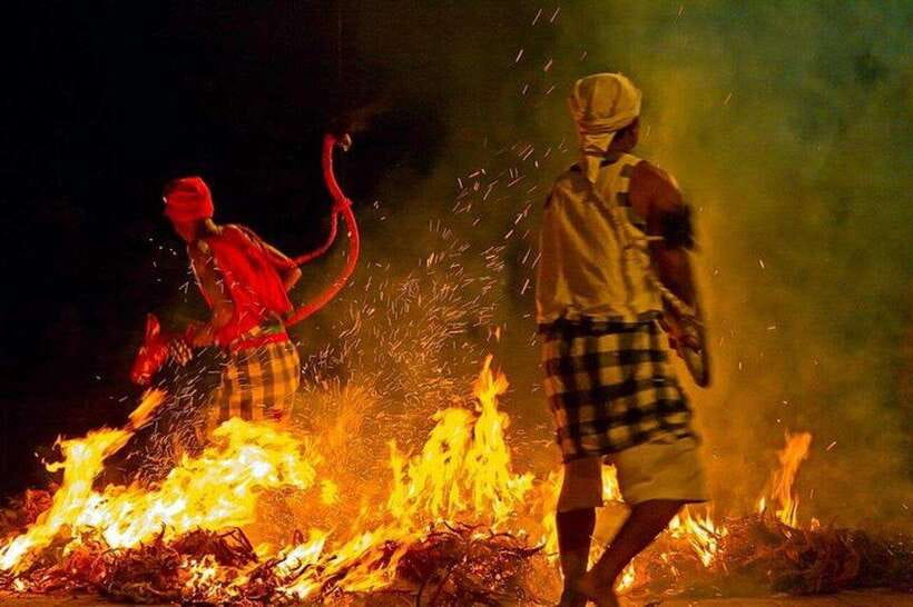 Bali: Tanah Lot Temple Sunset Kecak & Fire Dance Show Ticket - Reading the Kecak performance