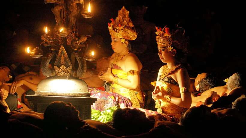 Bali: Ubud Kecak and Fire Dance Show Tickets - Costumes, movement, and the fire finale
