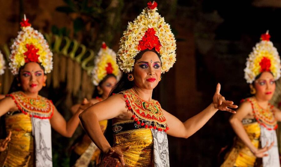 Bali: Ubud Palace Legong Dance Show Ticket - Arriving at Ubud Palace