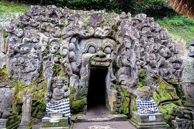 Bali Ubud Tour: Monkey Forest, Waterfall & Rice Terrace - Batuan Temple and important visitor etiquette