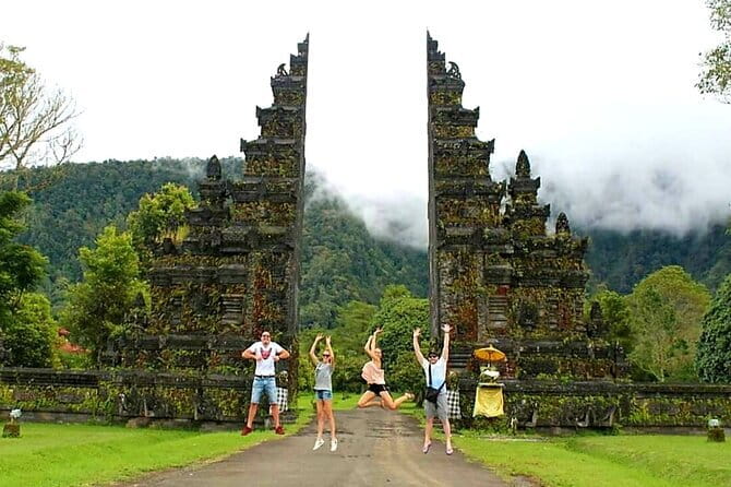 Bali Ubud Tour Monkey Forest, Waterfall, Temple & Rice Terrace - Walking the Tegalalang Rice Terrace