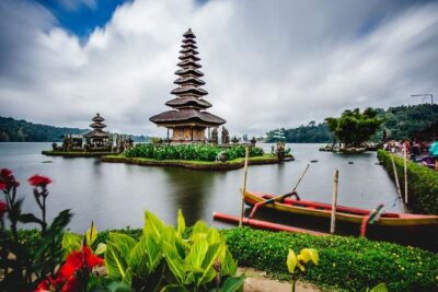 Bali Watching Dolphin at Lovina Beach & aling aling waterfall