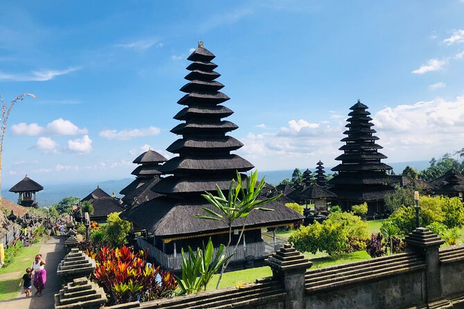 Bali Waterfalls and Temples Tour - Lunch at Ristorante Lereng Agung