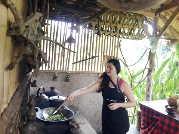 Balinese Cooking Class at Organic Farm - Eating lunch in a quiet gubuk
