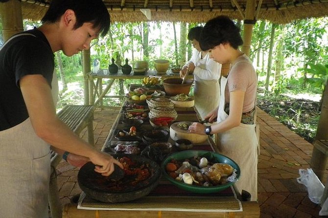 Balinese Cooking class with traditional morning market visit - The cooking lesson: plenty of hands-on work