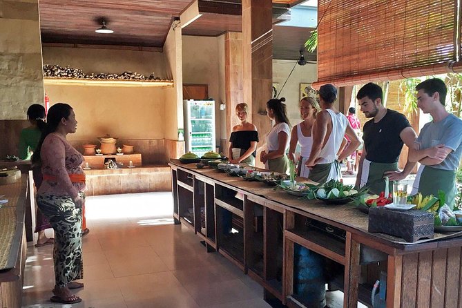 Balinese Cooking class with traditional morning market visit - Group size, pace, and comfort