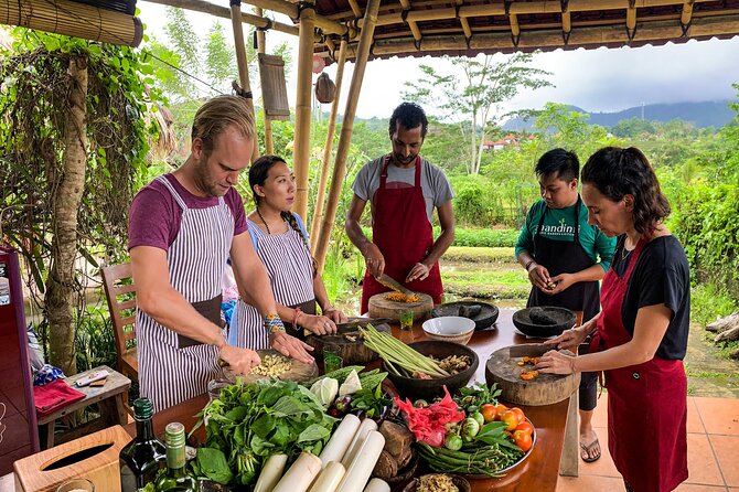 Balinese Vegan Cooking Class with Fresh Harvesting & Garden Tour - A Garden Tour That Actually Feeds the Class