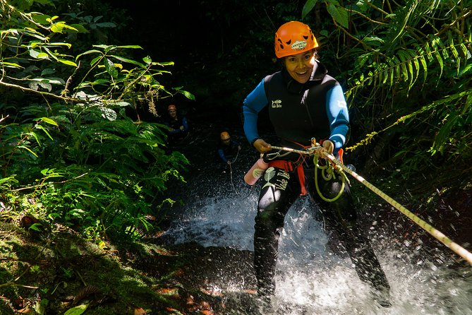 Beginner Canyoning trip in bali "Banyuwana canyon" - What happens inside Banyuwana Canyon