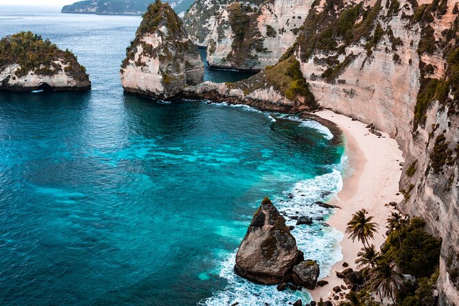 Best Iconic West and East Nusa Penida Island Tour - All Inclusive - Kelingking Beach: the famous T-shaped rock