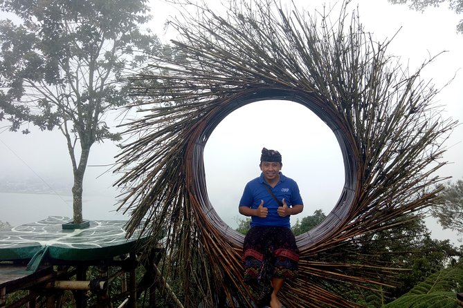 Best of North Bali: Banyumala Waterfall, Handara Gate and Temple - What the private car and driver add