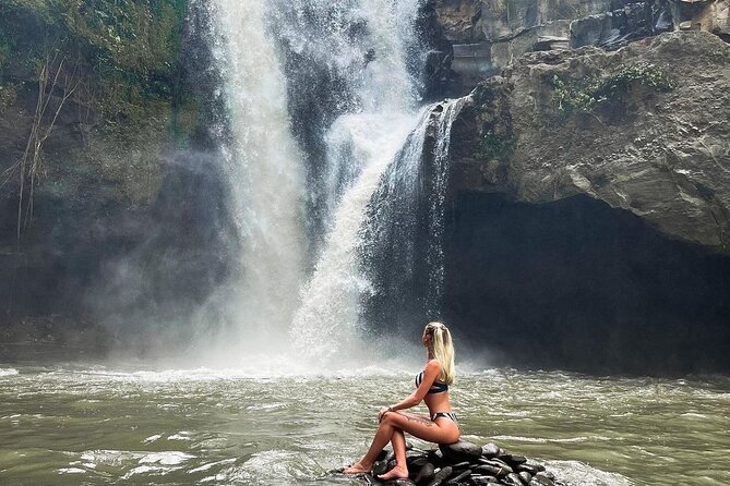 Best of Ubud Waterfalls, Tegalalang Rice Terrace & Jungle Swing - Stopping at a Local Warung