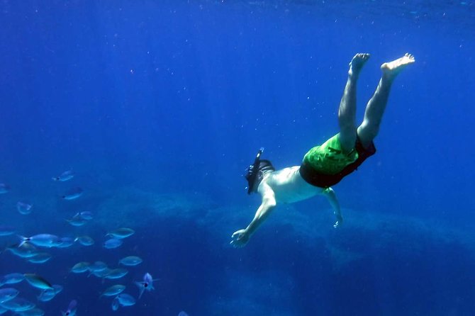 Blow Lagoon Bali Snorkeling and see Bali Bats Cave Temple - Who will get the most from this outing