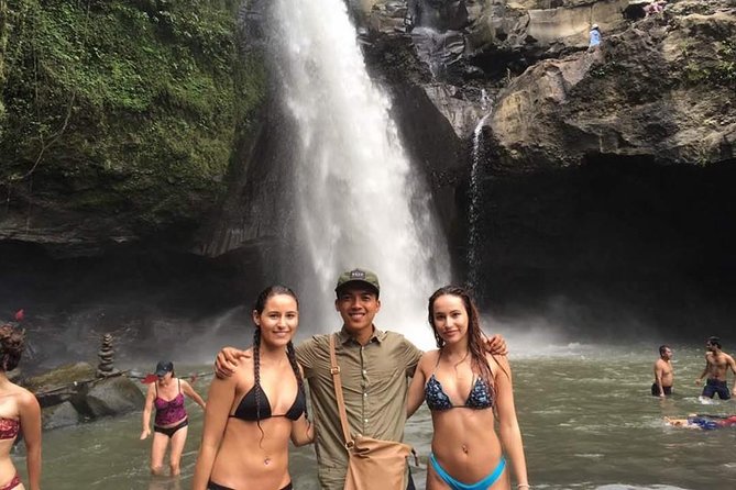 Blue Lagoon Snorkeling and Lunch with Visit Tegenungn Waterfall in Ubud - Indonesian lunch between the coast and the waterfall