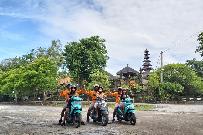 Canggu Scooter Lessons - Moving onto a quiet village street