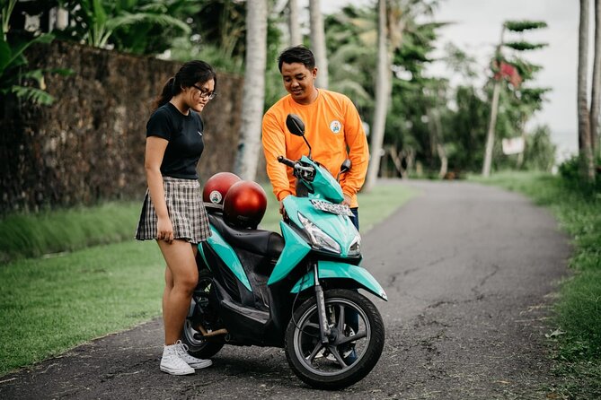 Canggu Scooter Lessons - Balance and turns come before the street