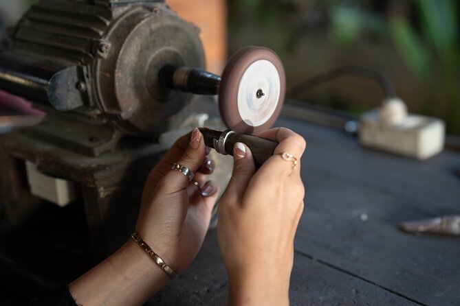 Canggu Silver Jewelry Making Class: Create Unique Silver Jewelry - Polishing the finished keepsake