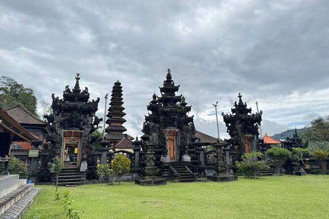 Celukan Bawang Day Tour (all-inclusive with optional option) - Meeting your driver and settling into the car