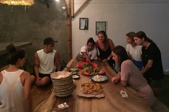 Cooking class in the comfort of your own personal villa. Yes, I'll come to you! - Grinding spices and building real Indonesian flavor