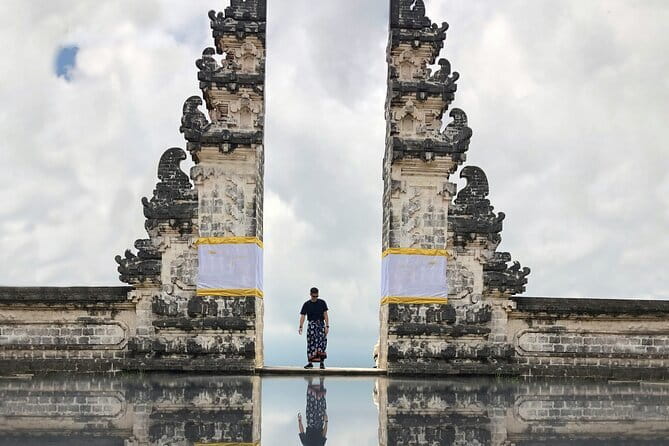 Discover Bali : Shore Excursion from Benoa Port with Free Wi-Fi - Two hours for Ubud’s palace, market, and town center
