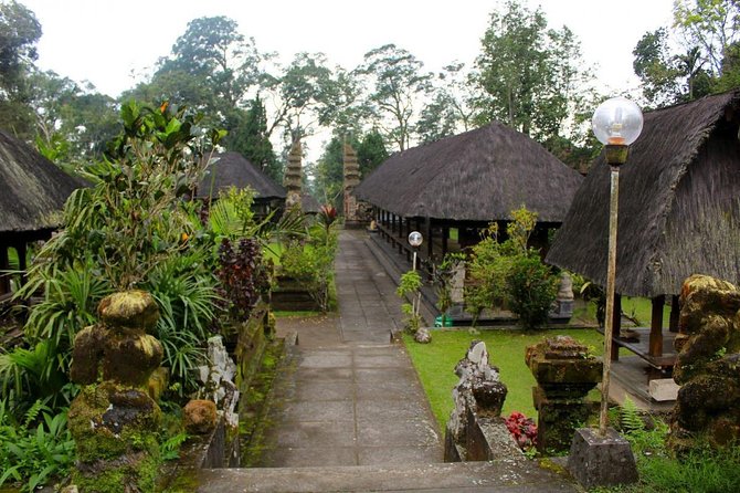 Discover Hidden Waterfall, Unesco Rice Terraces and Mountain Temple - Finding quiet at Luhur Batukaru Temple