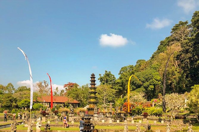 East Bali Tour, Lempuyang - Tirta Gangga - Ujung Soekasada - Black sand Beach - Who should book this East Bali tour?
