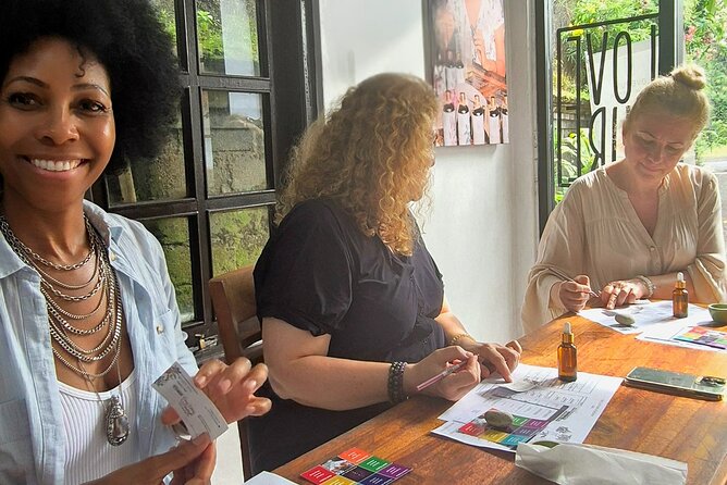 Essence Alchemy Workshop: create self-love blends in Ubud - Beginning with meditation and an oracle reading