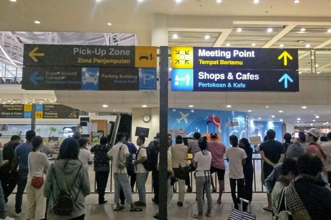 Exclusive Bali Airport Arrival to Hotel Transfer - Finding your driver after landing