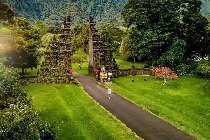 Explore Munduk Customized 8 Hour Day Tour in North Bali - Twin Lakes views at Buyan and Tamblingan