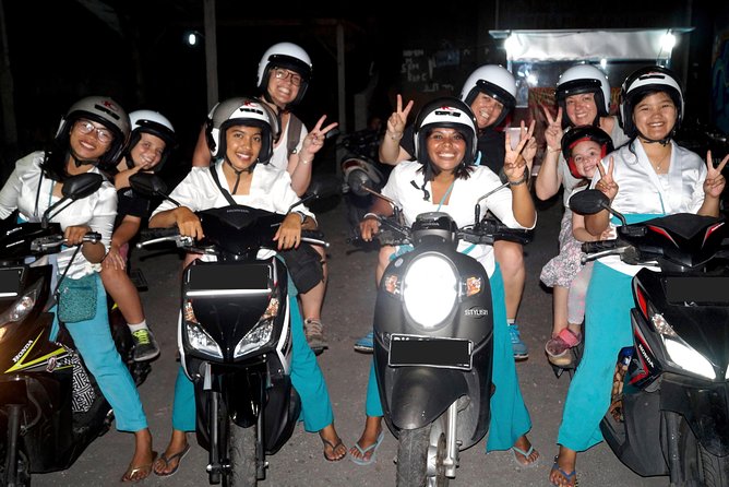 Foodie Tour Bali - Fruit and shopping at Kreneng Market