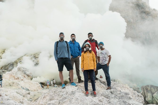 From Bali: 24-Hour Kawah Ijen Blue Flames, Dinner & Room - Dinner, the private room, and the useful pause before climbing