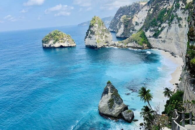 From Bali: Nusa Penida Snorkeling and Island Tour - Crystal Bay and the appeal of clear water